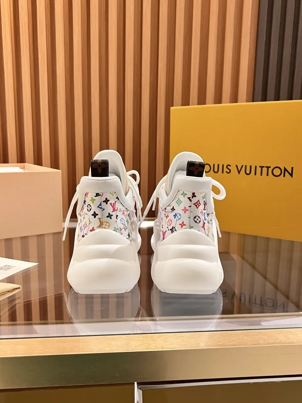 👟👟Ex-factory price 720👟👟 This three-color LV is different. 2025 new Murakami Takashi co-branded black three-color LV fancy button model Archlight donkey brand hardware casual sports dad shoes with an increased heel height of about 5.5cm, 35-41 white letter buckle